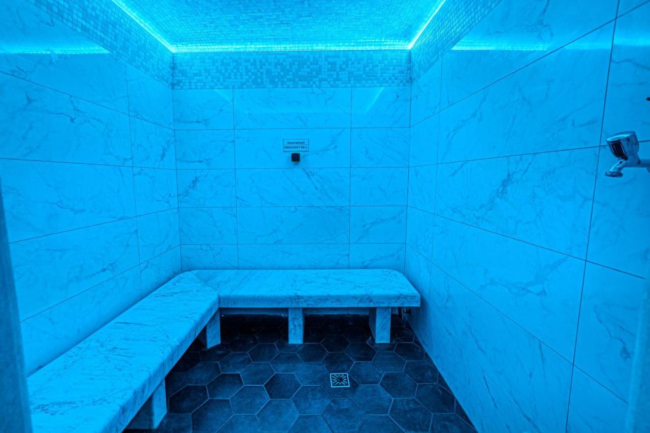 Holiday Club Apartman Hotel Heviz Exterior photo